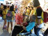 協助行動不便身障者參觀六堆客家文化園區